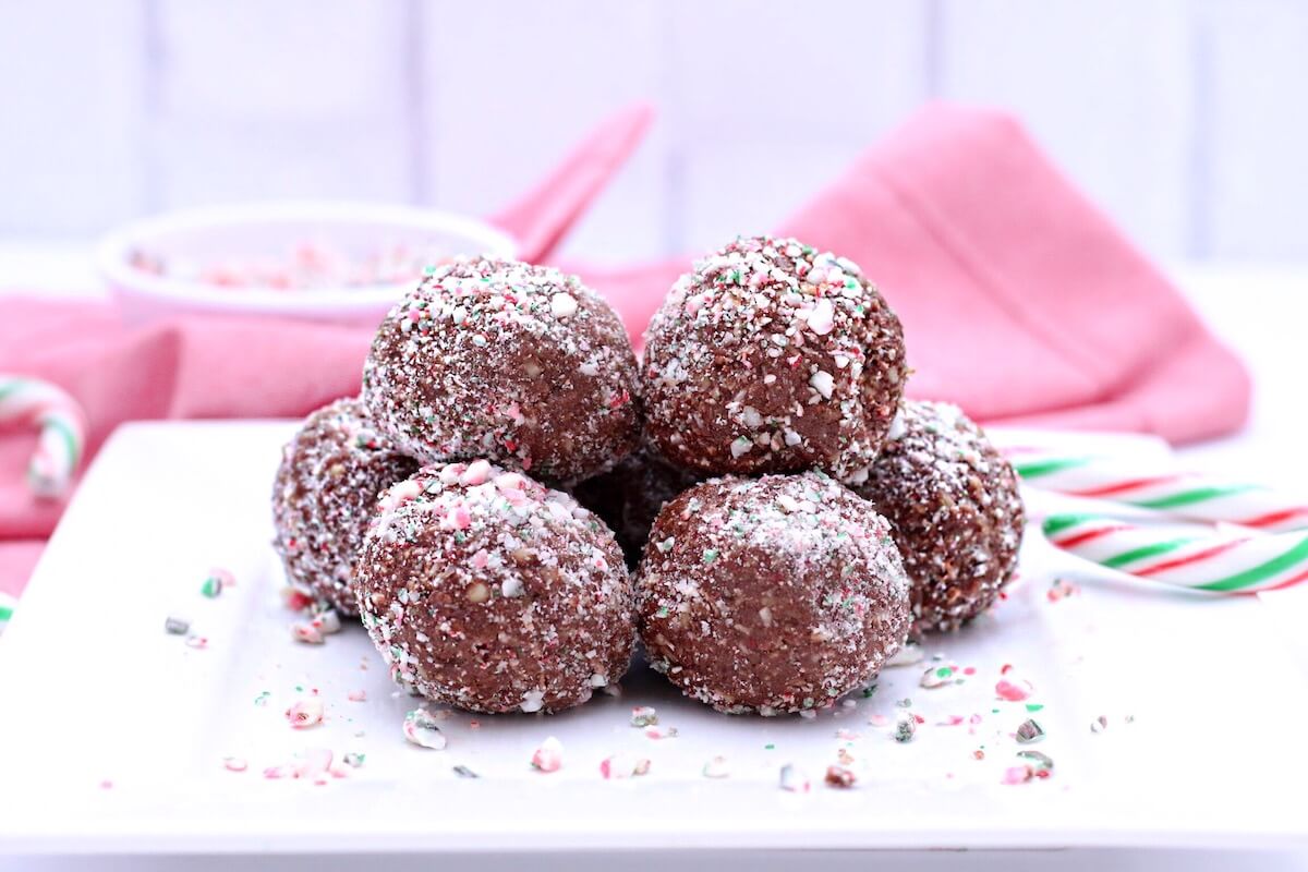 No-Bake Peppermint Chocolate Protein Bites
