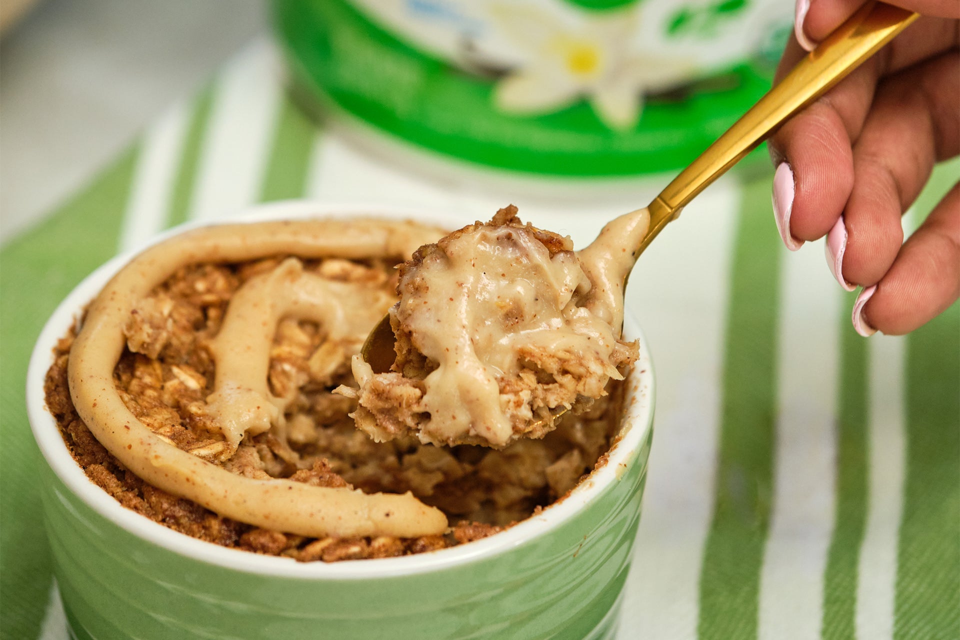 Cinnamon Roll Baked Protein Oats