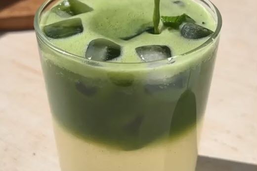 Collagen Matcha and mint lemonade